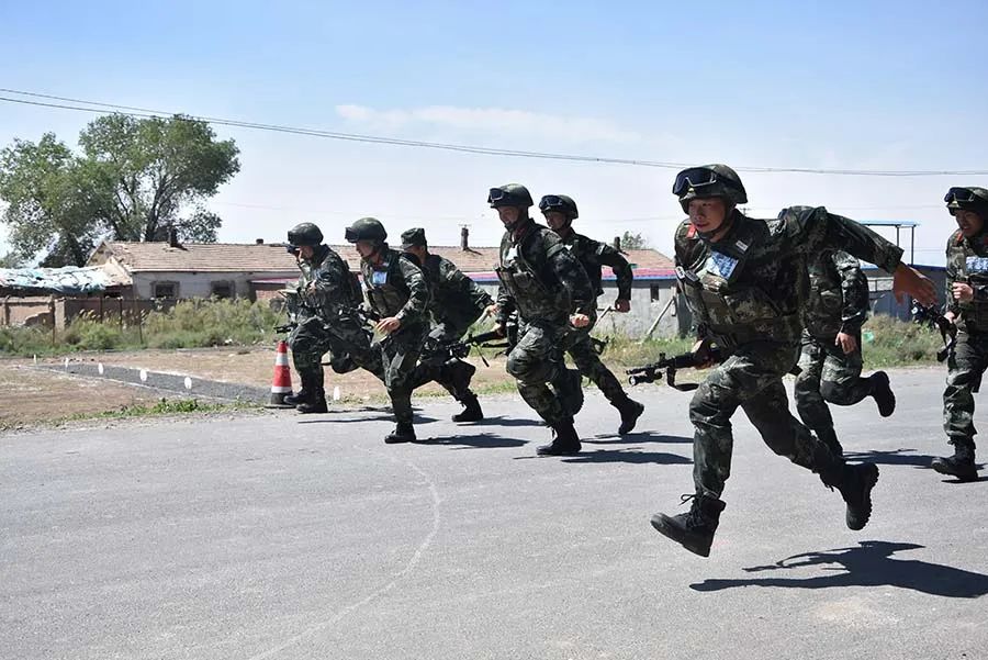 穿衣显瘦脱衣有肉下一句,穿衣显瘦脱衣有肉啥意思