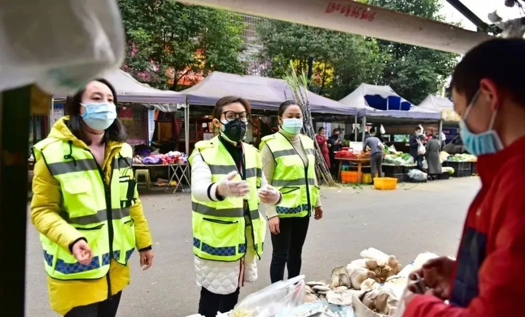 酷！南充“华凤大姐”登上人民日报头版——