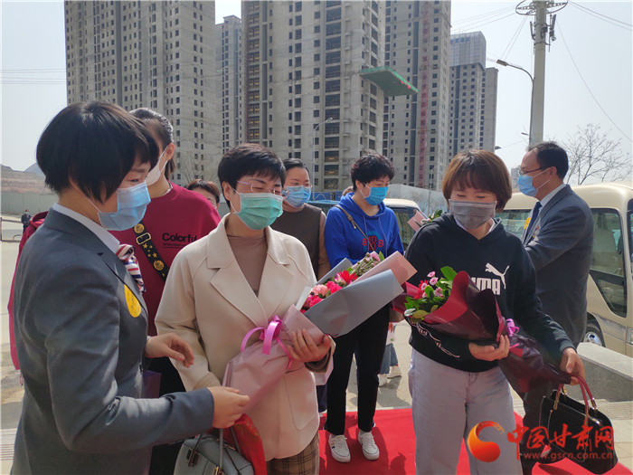 致敬白衣天使,致敬白衣天使免费学车