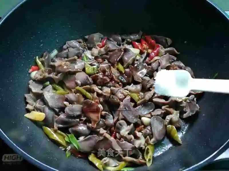 无任何添加的卤鸭货,刚卤出来的鸭货比较麻