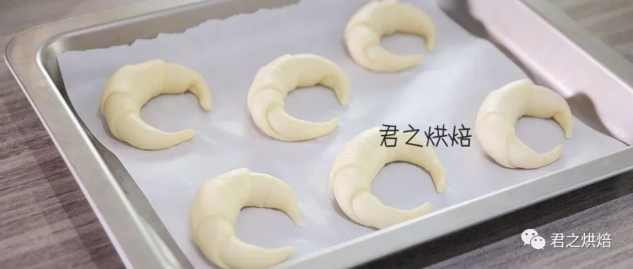 牛角面包怎么卷才好看,牛舌状面包怎么卷