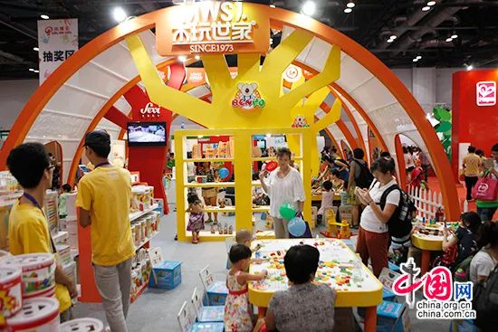 浜戝拰闈為仐,涓変唬鎵嬭壓浜虹殑鍧氭寔