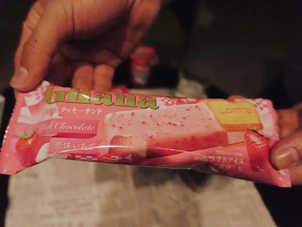 去便利店买吃的回来吃,去便利店买个东西