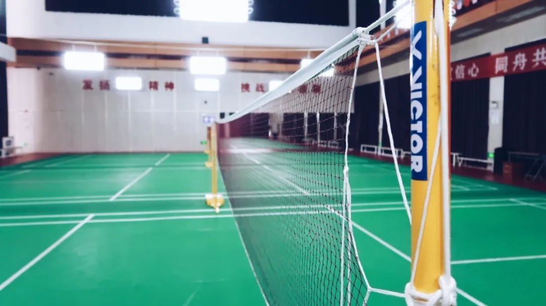 松江免费羽毛球场地,打篮球找不到场地