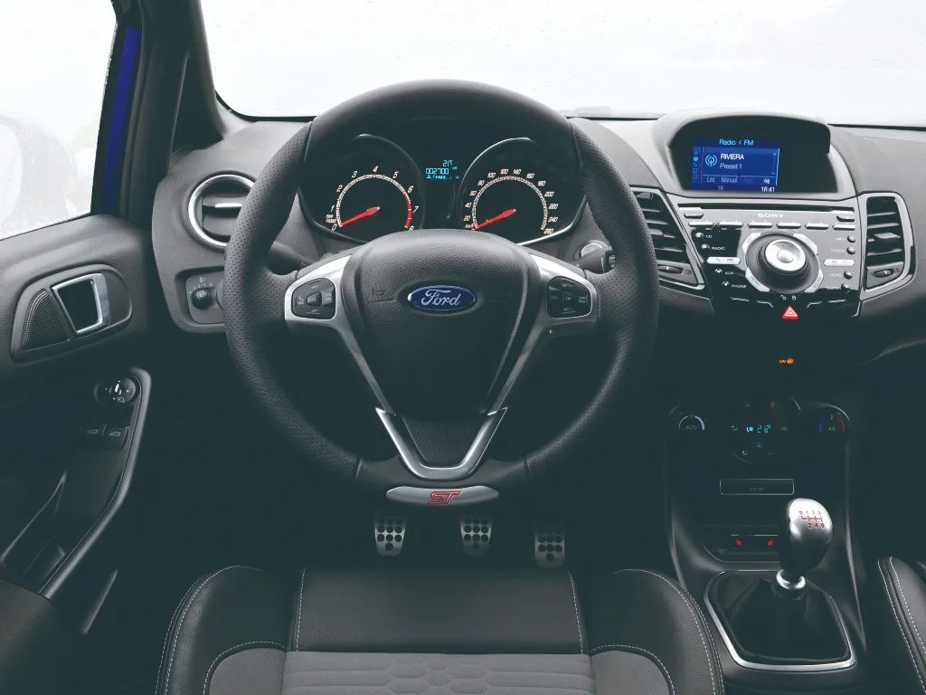 福特二手车2万左右嘉年华自动挡,二手车买铃木雨燕还是福特嘉年华