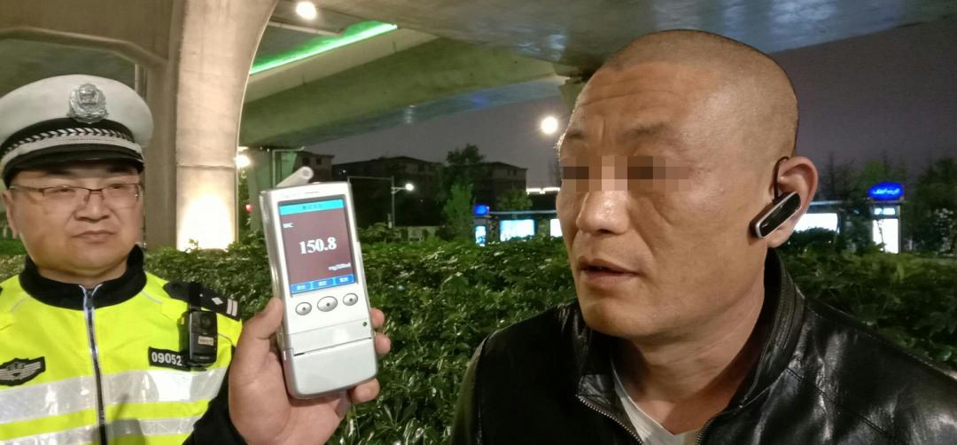 喝酒后遇到紧急情况下能开车吗,白酒喝了第二天能不能开车