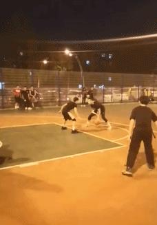 男篮当红国手打野球,男篮国手在野球场无解