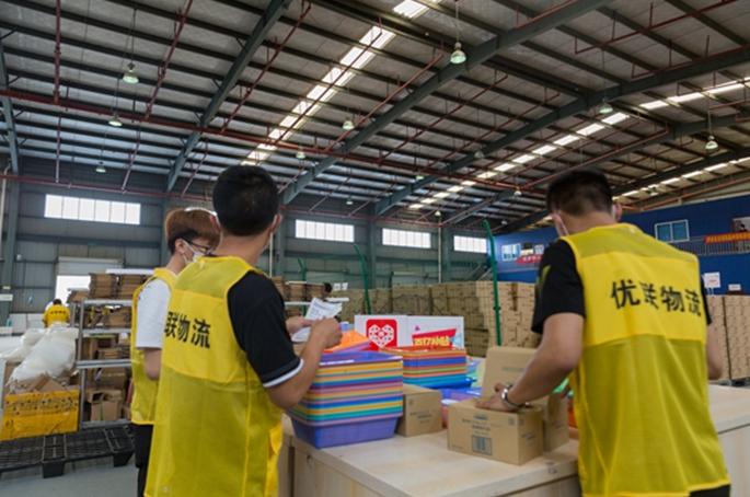 拼多多“全球购”直播间落地福建福州，17万人拼单江阴保税仓