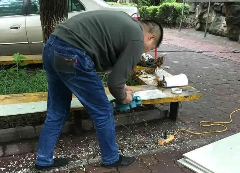 迷上鲤鱼精，露台安家2.5立方锦鲤池，生活设施一应俱全