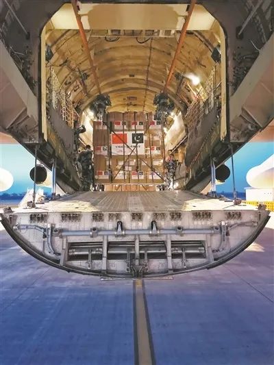 军团荐读|同舟共济、守望相助，中国*队军**在行动！