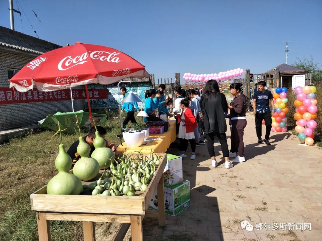 东胜村子奔小康路上,有好多企业来帮忙