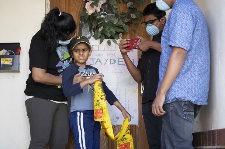 8岁男孩接种新冠后爆发性心肌炎,8岁男童感染新冠反复高烧