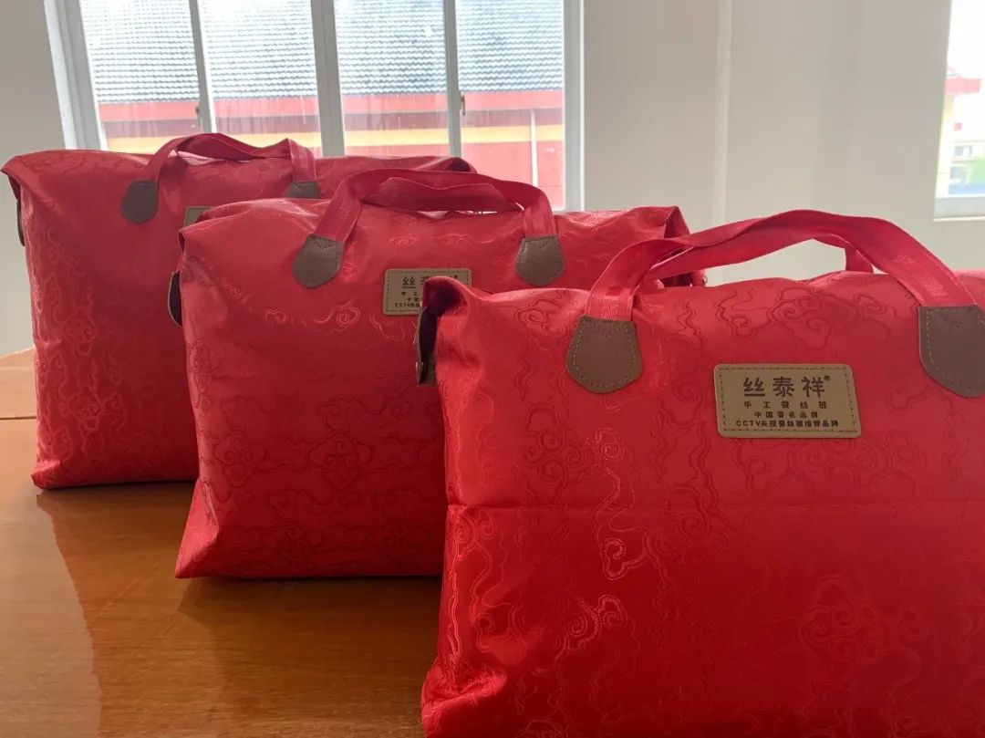 央视曝光蚕丝被长期盖,桑蚕丝真丝被曝光