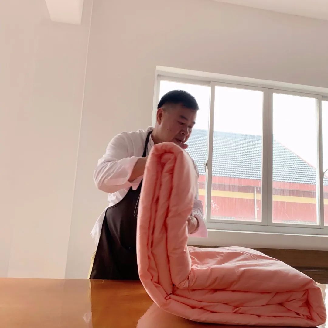 央视曝光蚕丝被长期盖,桑蚕丝真丝被曝光