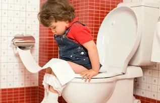 1岁宝宝便便什么样的才算正常,宝宝肠胃蠕动得快一天拉三次便便