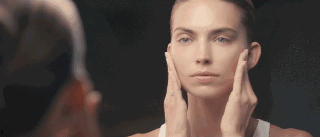 雅诗兰黛小棕瓶上线一天爆单1.6万瓶，答应我别再浪！费！钱！好吗