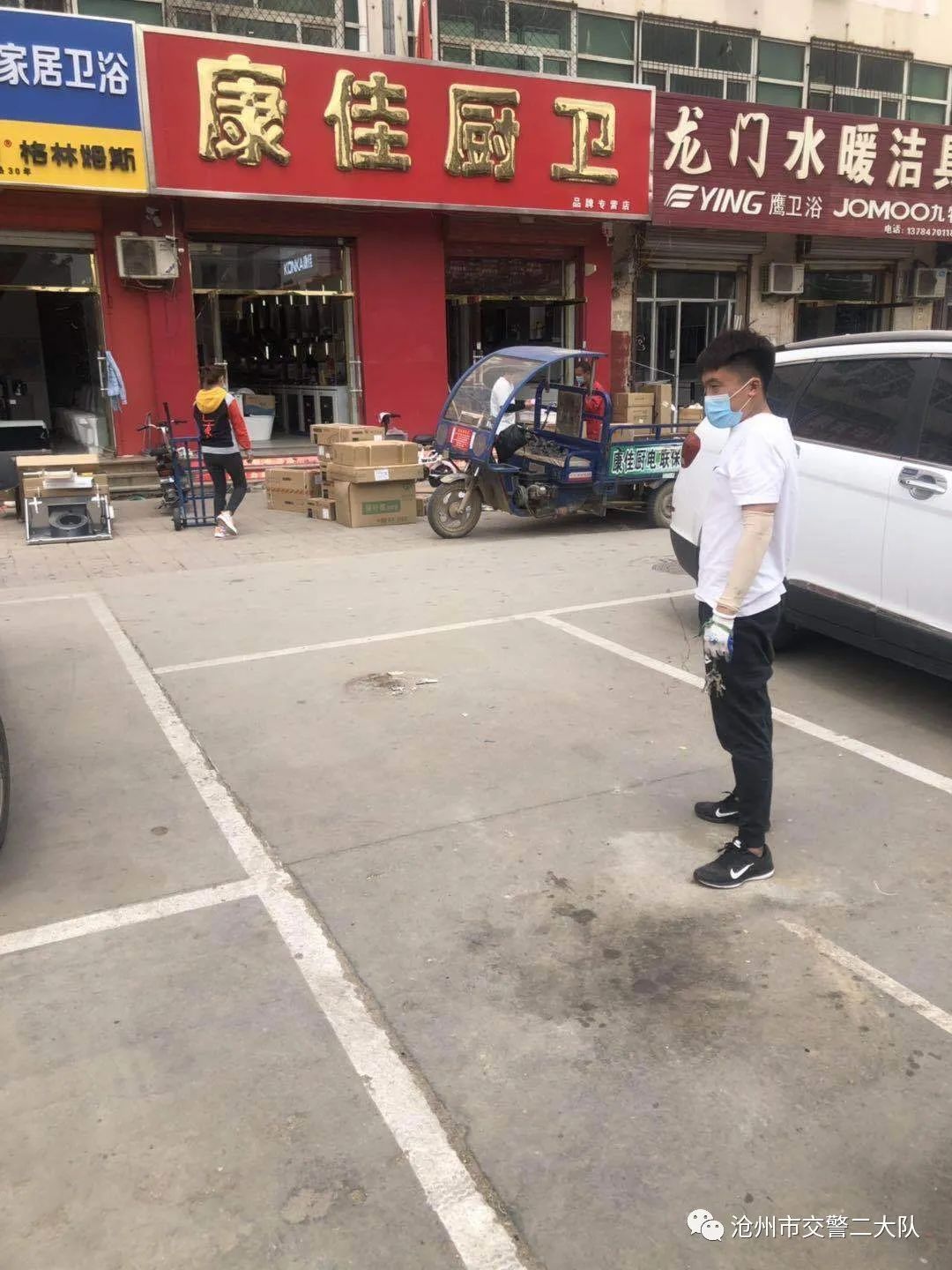 全部清理！海鲜城私占8车位、占20多个、喷涂“医院专用”、“花式”占位…