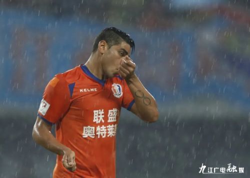 独擎一省职业足球大旗9年，他还是那句：有多大的脚，穿多大的鞋