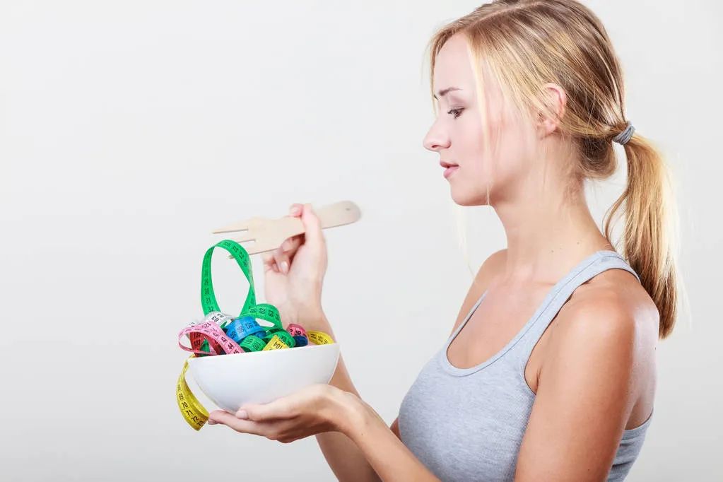 降低胆固醇tlc计划该如何执行,降低胆固醇用他汀类的药物吗