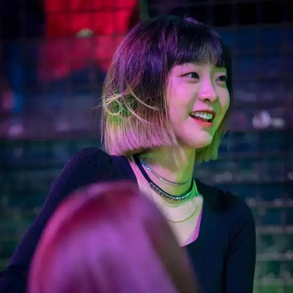 开完双眼皮为什么要往上看,开过的双眼皮可以再埋线吗