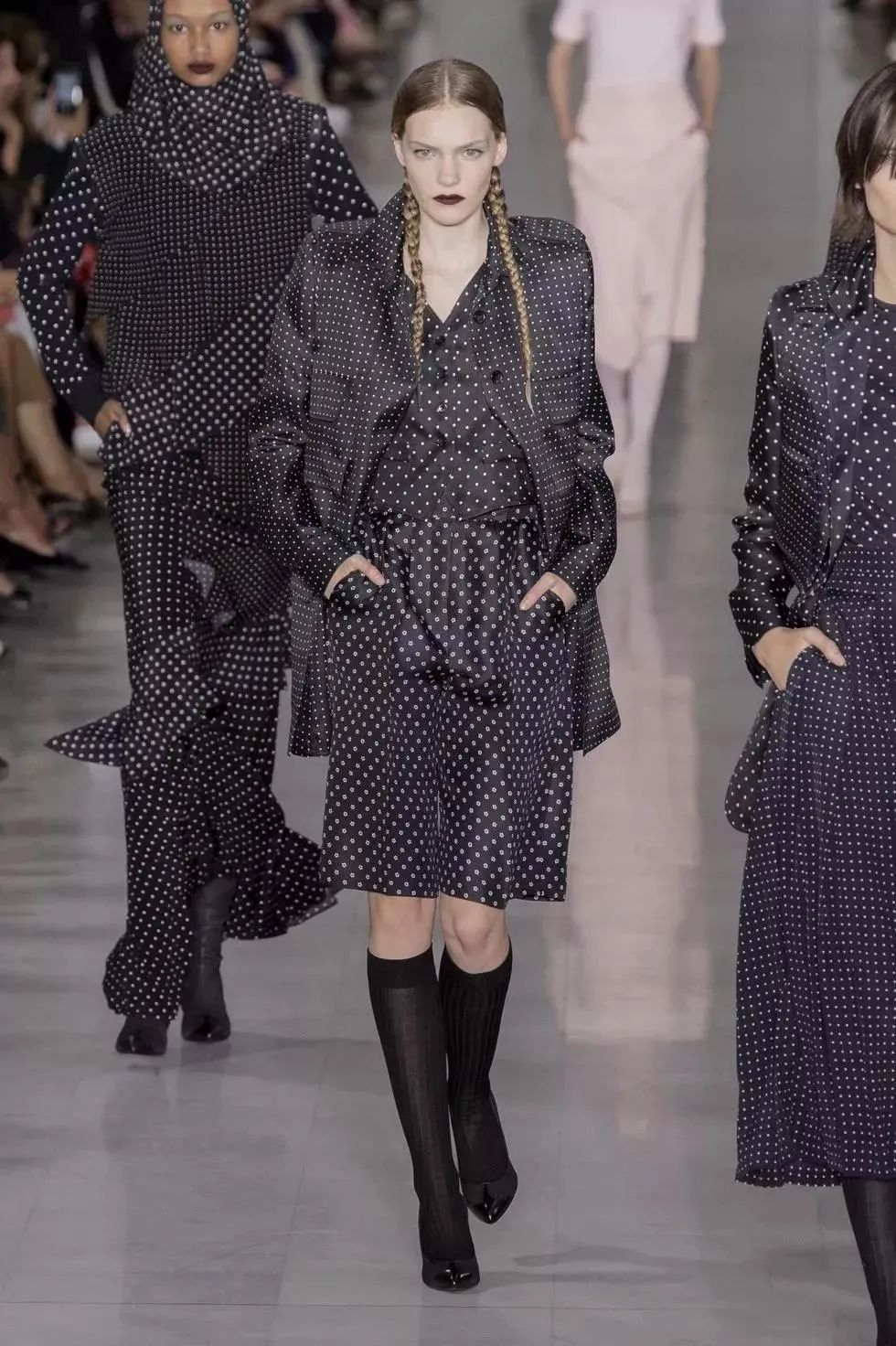 近期时尚界流行元素,哪些时尚的元素是重新流行的