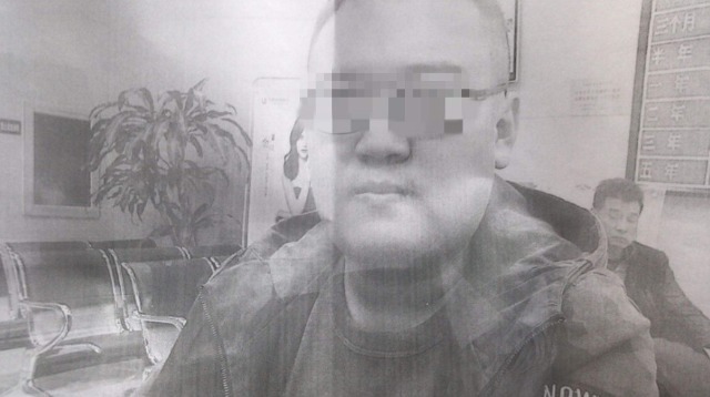 因为银行卡流水高达2500万被刑拘,男子到银行存钱100000遭到刁难