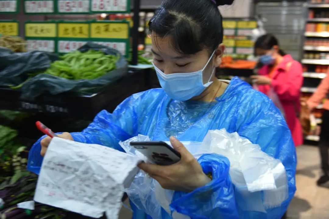 小家大爱|黄双鸟家庭:从采购到维修,这个小家为700多名居民“跑腿”