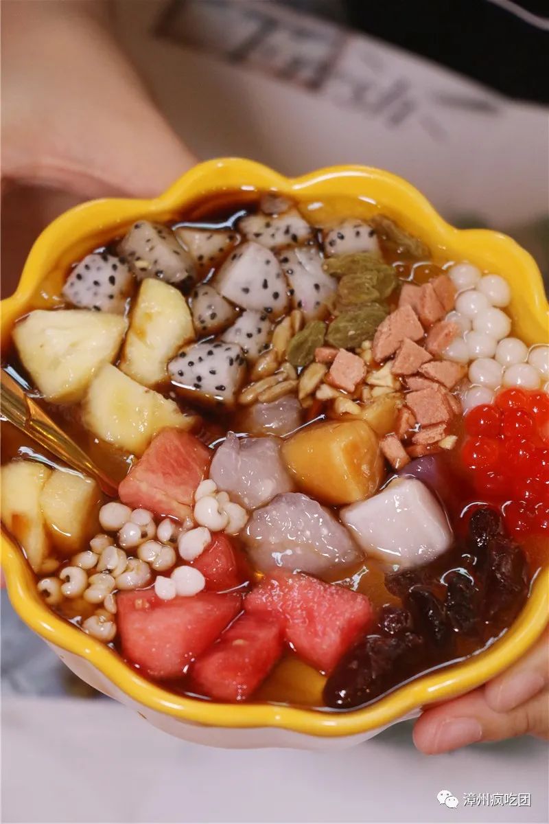 5折！这家店有意思！白天卖特色冰粉！晚上变身小酒馆！就在芳华横路