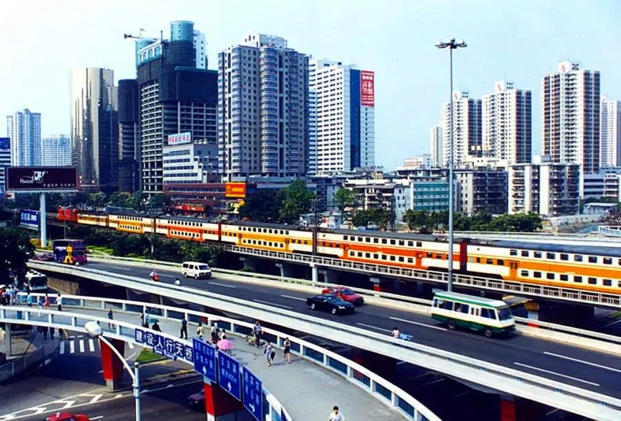 那些年我们坐过的双层列车 (那些年我们坐过的双层火车)