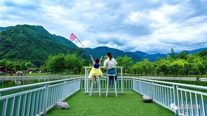 这是一幅堪比74个标准足球场大小的水墨画？彭友：来，做“画中人”