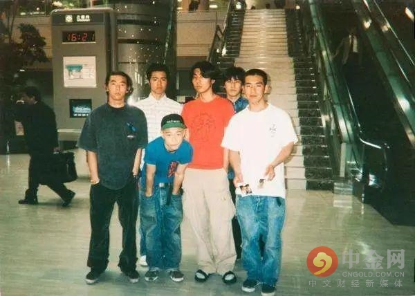 要玩月亮的日本大富商人生如此狂放