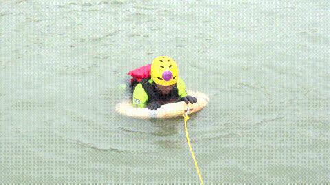 科普如何正确处理溺水事件,生死时速溺水急救误区及科学施救