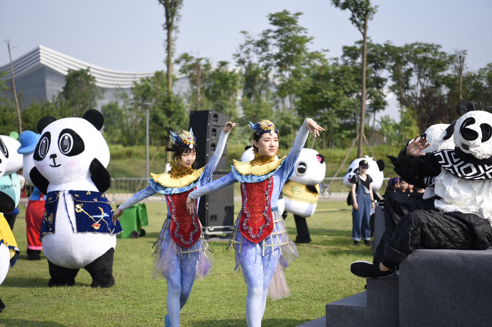 成都熊猫欢欢喜喜,成都大运会开幕式满屏都是熊猫