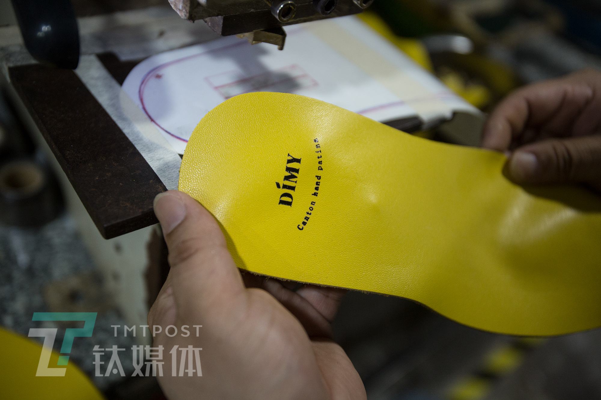 探访珠三角MCN培训课堂：工厂老板学直播卖货，应届毕业生想成李佳琦|钛媒体影像《在线》