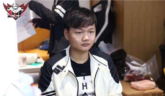 知名电竞选手uzi,uzi网吧视频