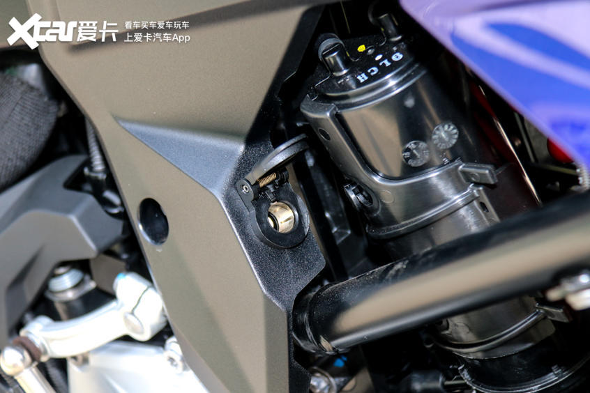 宝马f900r旅行版和运动版怎么选,新款宝马大小眼街车