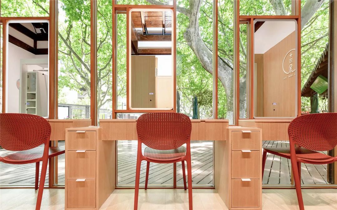 西湖边有汉服体验店吗,西湖旁边的汉服体验馆在哪