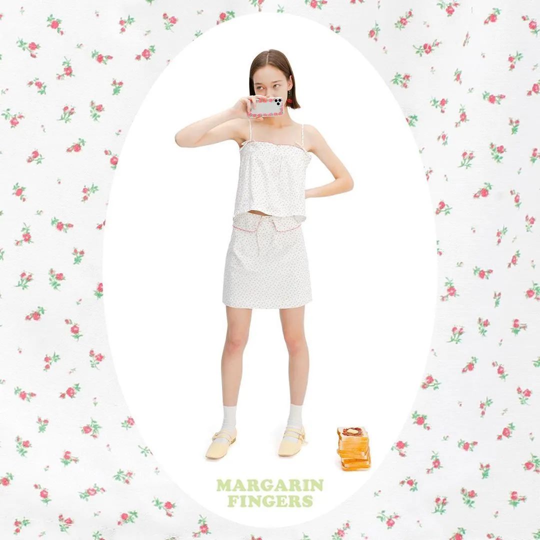 blackpink泫雅摆尾,blackpink全员观看泫雅舞台