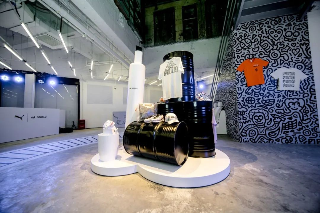 puma新款涂鸦红蓝两个配色,puma新出的联名