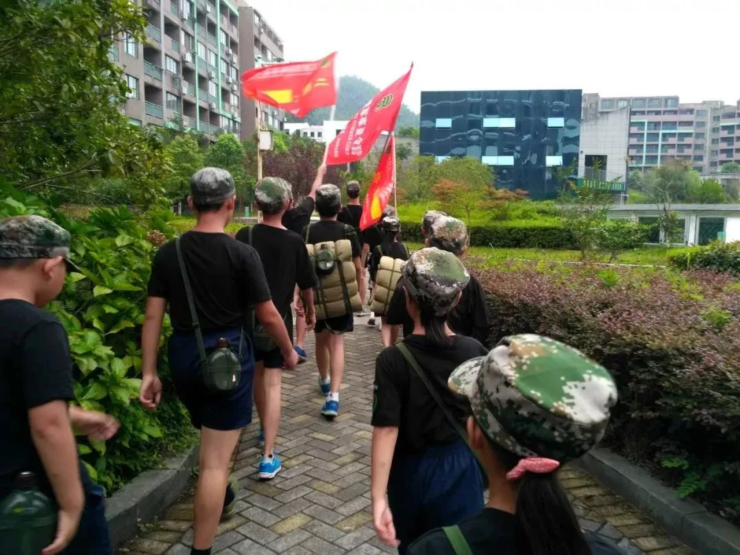 军事夏令营如何纠正孩子沉迷游戏,14天军事夏令营能改掉孩子坏习惯