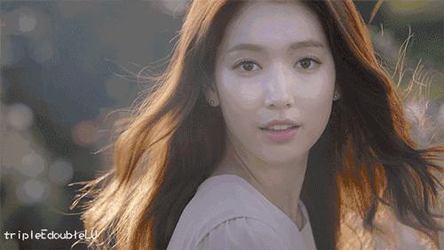 显白发色黄皮夏天,夏天适合染什么发色高级显白