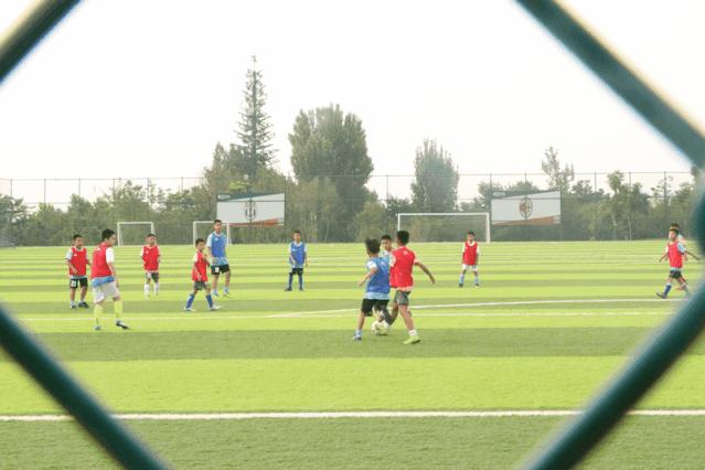 让足球爱好者的狂热，在曲江野蛮生长