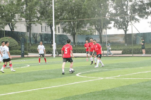 让足球爱好者的狂热,在曲江野蛮生长