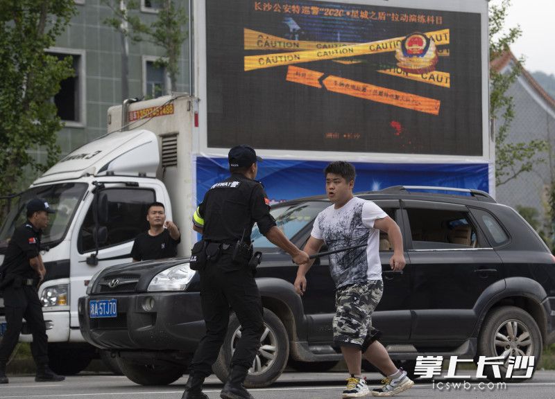 长沙特警五一广场列队,长沙特警大出动