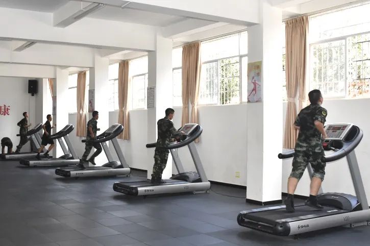 高原官兵收到暖心礼包,机关干部大礼包