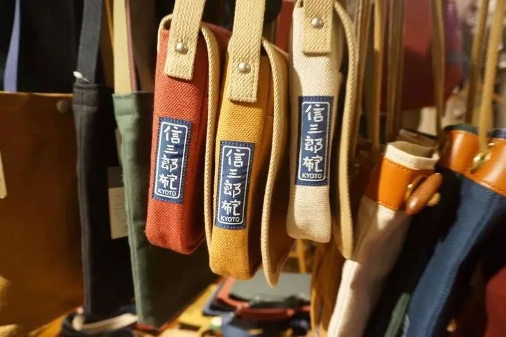 王漫妮同款包包帆布包搭配,王漫妮同款包拼接