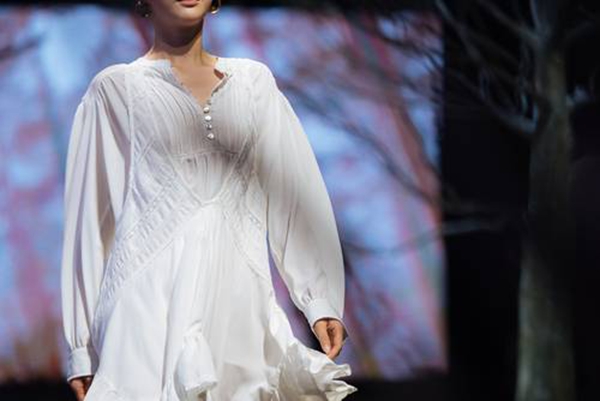 鏌犳缁胯尪鏃惰,鏌犳缁胯尪鏈嶉グ