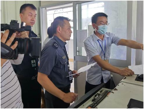 致敬八一的红与绿,致敬八一从橄榄绿到警营蓝