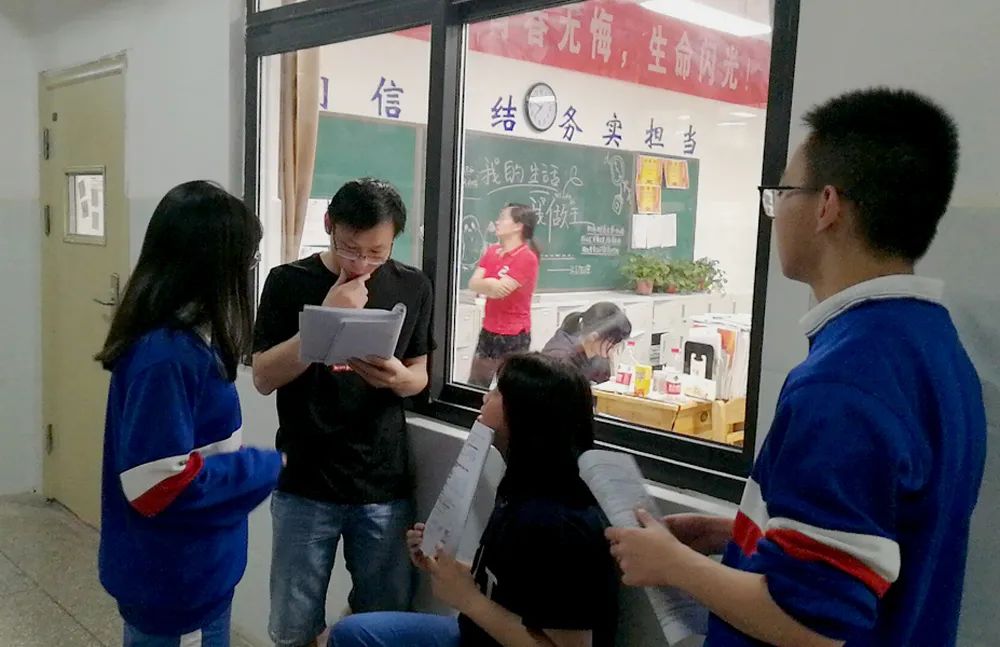 厉害！这所学校有魔力，老师是细节控，学生是自律狂！