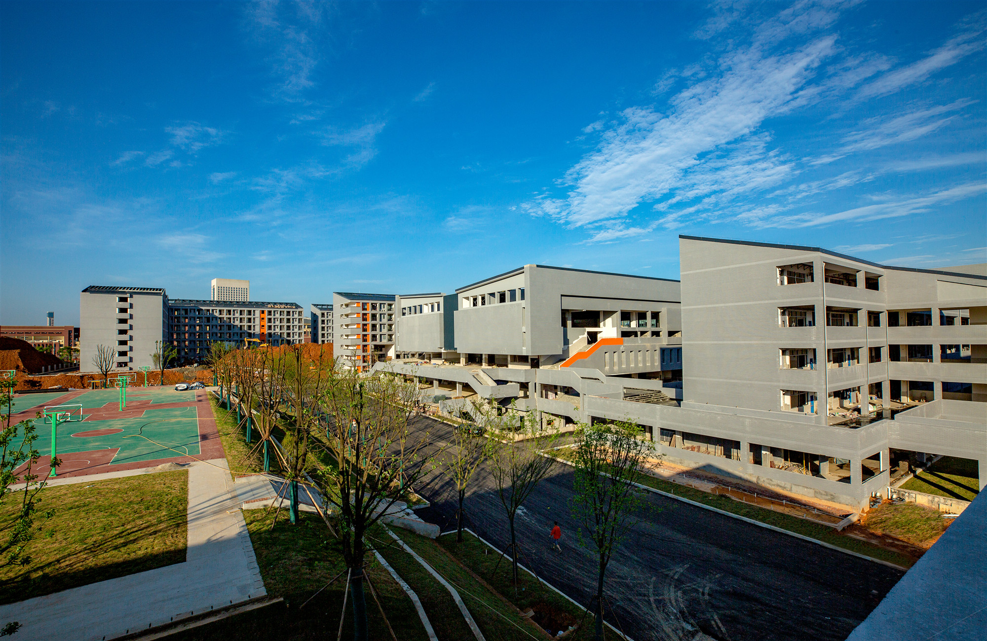 投资500亿的学校,投资2亿的学校